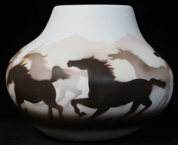 33057 Wild Horses 7 1/2 x 6 Bowl