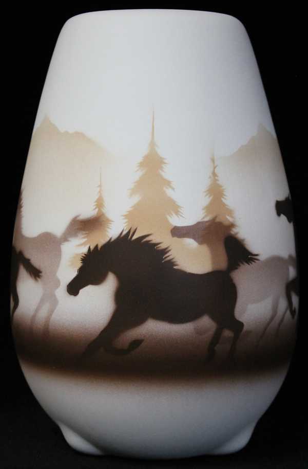 33091 Wild Horses 6 x 8 1/2 Vase