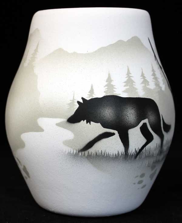 61021 High Country Tracks Wolf 4 1/2 x 5 1/2 Vase