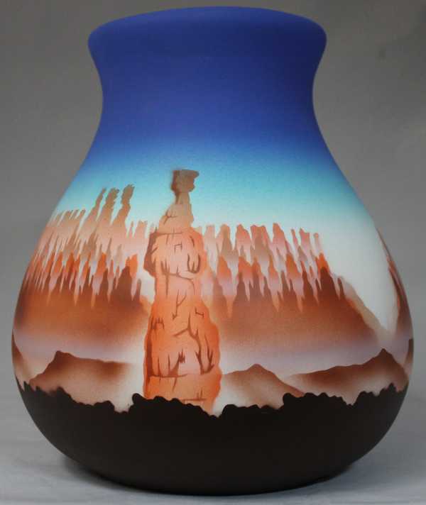 BC052 Bryce Canyon 8 1/2 x 9 1/2 Pot