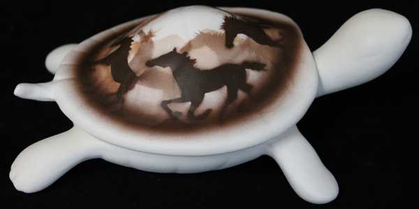 33104 Wild Horses  7 Turtle Box