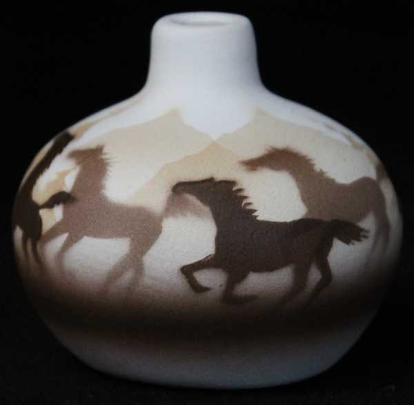 33126 Wild Horses  Mini Pot