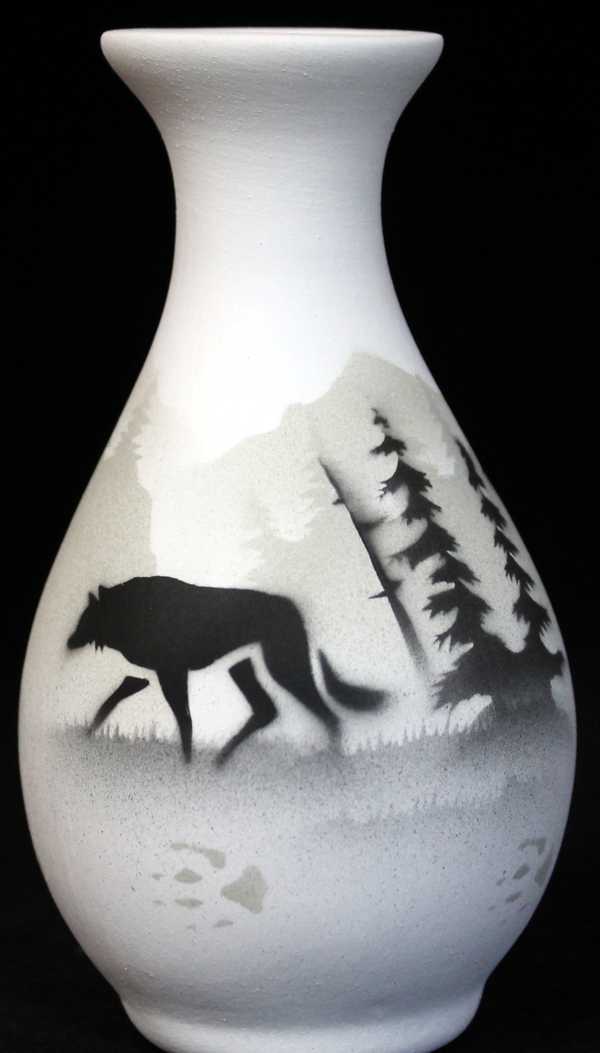 61076 High Country Tracks Wolf 2 1/2 x 5 Bud Vase