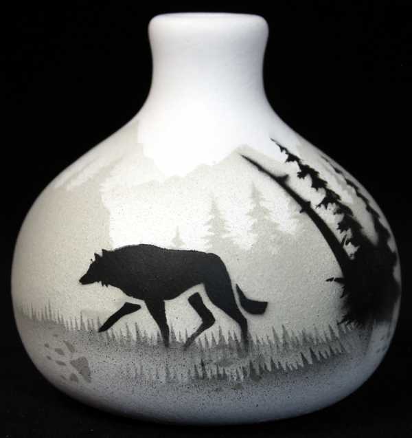 61083 High Country Tracks Wolf 3 1/2 x 3 1/2 Ball Vase