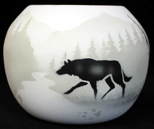 61089 High Country Tracks Wolf 6 x 5 Anasazi Bowl