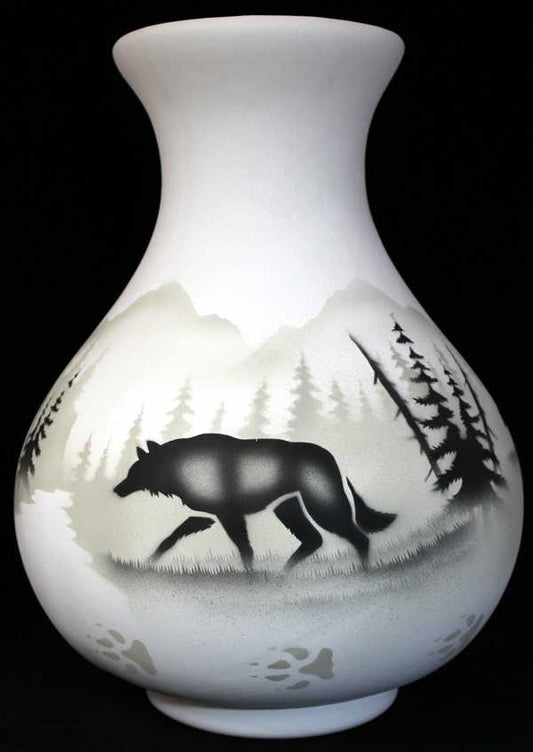 61136 High Country Tracks Wolf 10 1/2 x 14 1/2 Vase