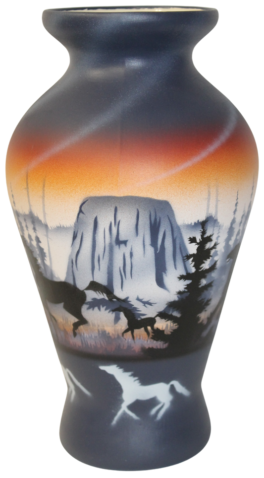 DTE4 Devils Tower Horses 5 1/2 x 10 Flower Vase